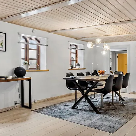 Сasa de vacaciones 2 Bedroom Beautiful In