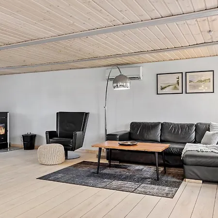 Сasa de vacaciones 2 Bedroom Beautiful In Bogense