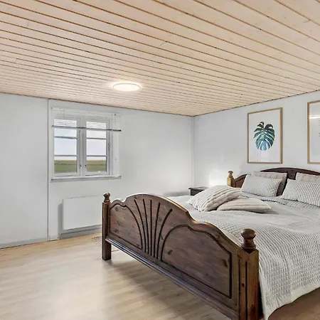 2 Bedroom Beautiful In Сasa de vacaciones *