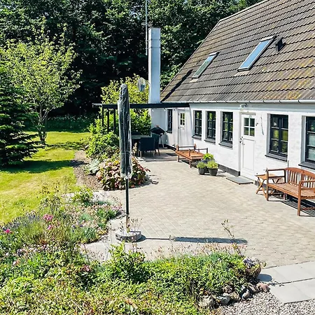 Сasa de vacaciones 2 Bedroom Beautiful In *