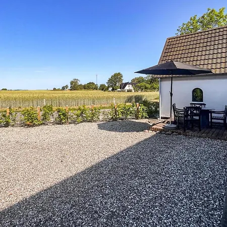 2 Bedroom Beautiful In Сasa de vacaciones Bogense