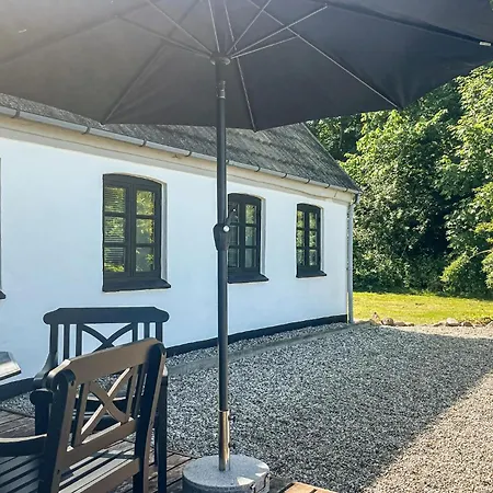 Сasa de vacaciones 2 Bedroom Beautiful In