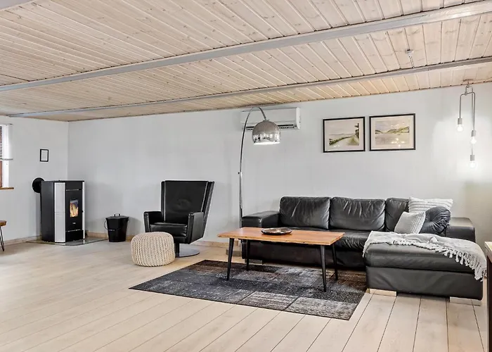 Nyaraló 2 Bedroom Beautiful In Bogense